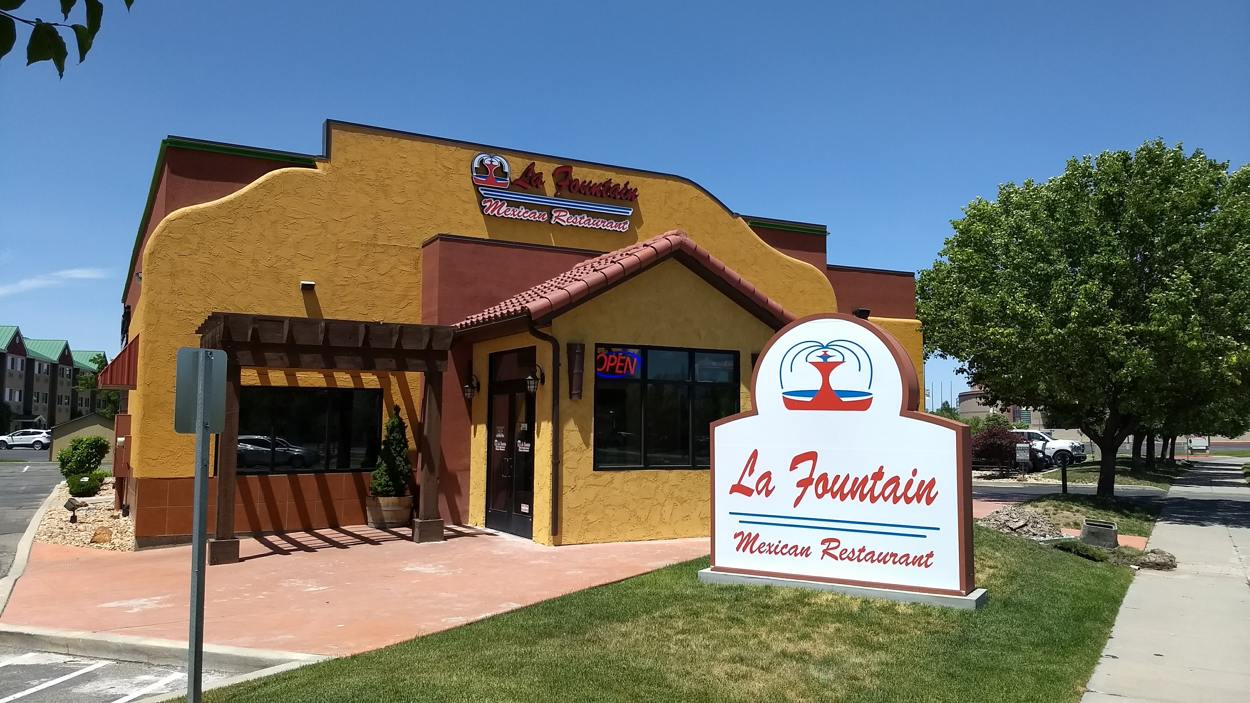 Decker Lake – La Fountain Mexican Restaurant